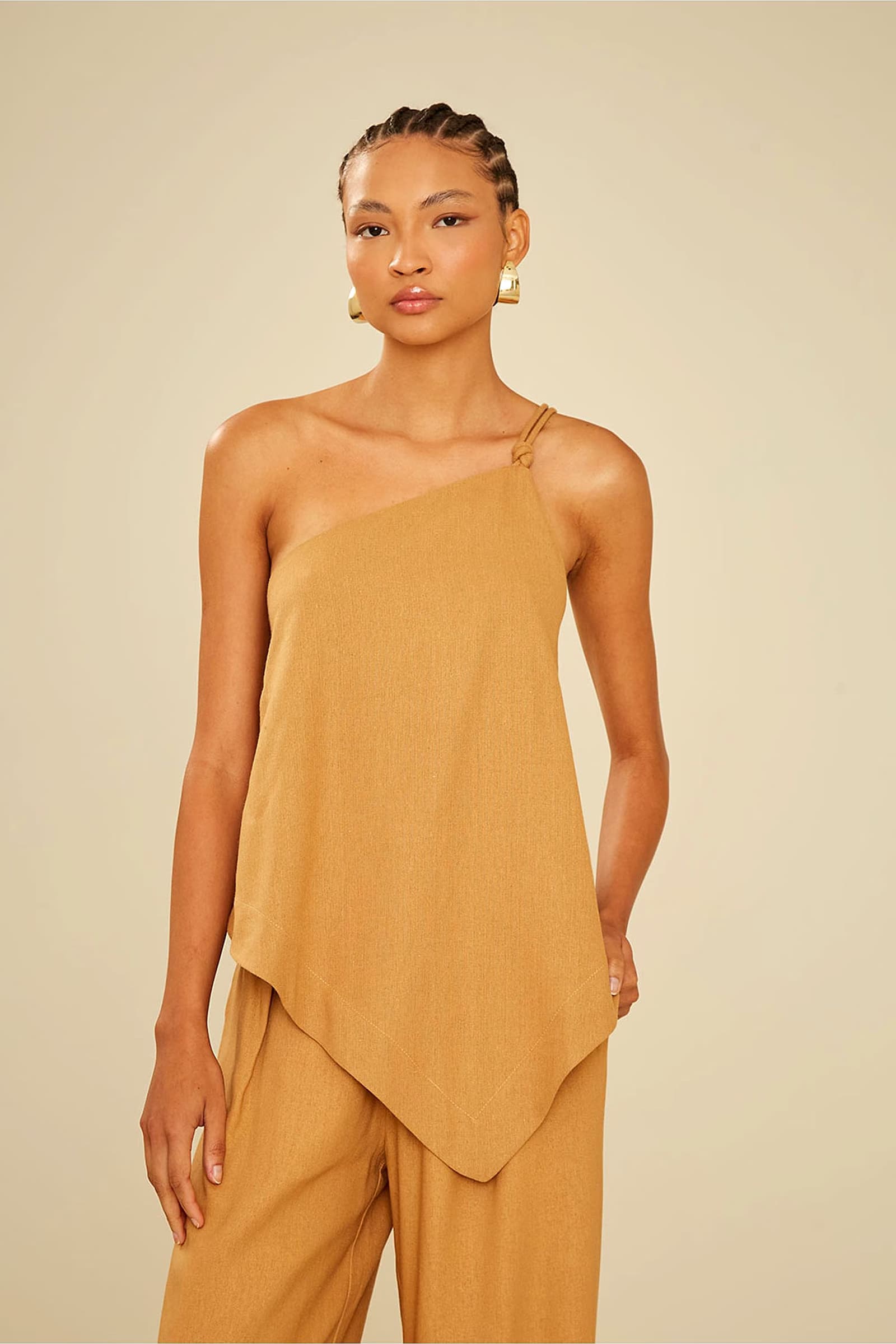 blusa decote no camel